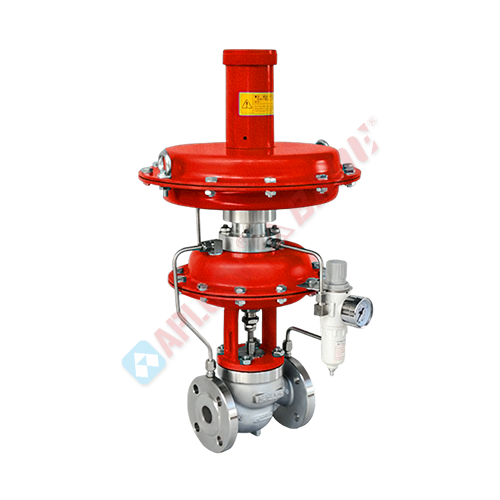Self-operated regulating valve with a pilot device